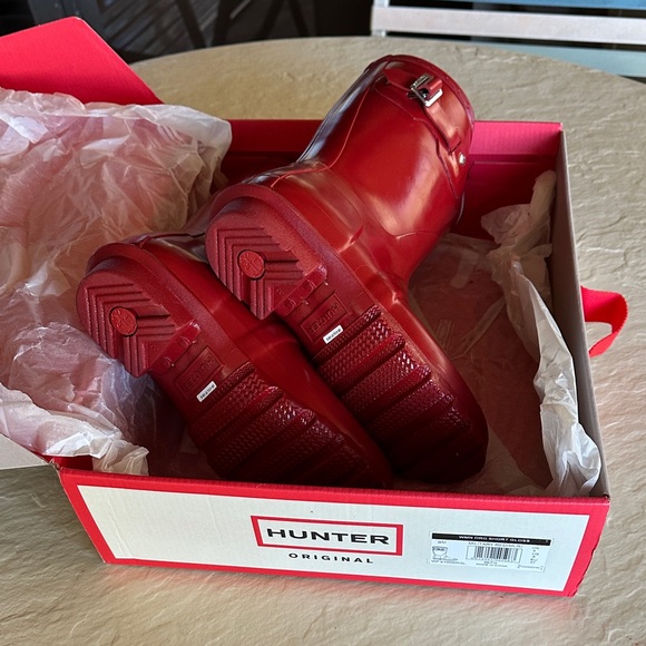 Hunter Bold Red Waterproof Boots - Picture 2 of 2